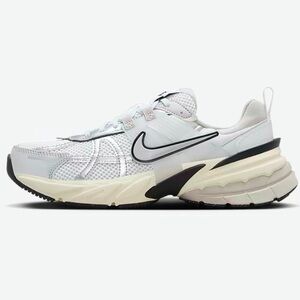 Nike Women’s V2K Run Summit White/Pure Platinum/Light Iron